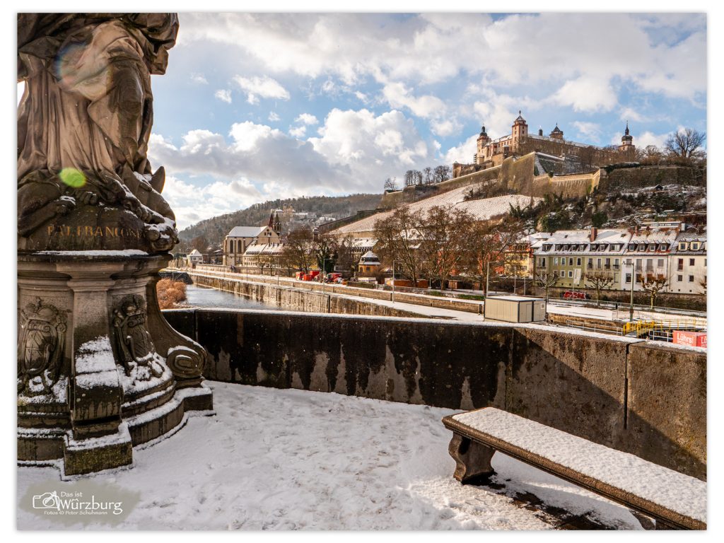 Das ist Würzburg - Schnee-Blick zur Festung von der Alten Mainbrücke 2026